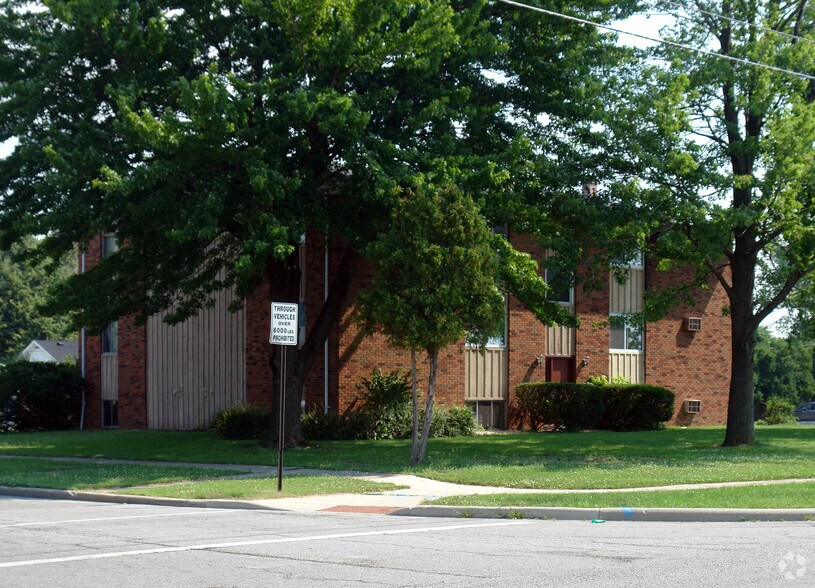 748 W Alexis Rd, Toledo, OH for sale - Building Photo - Image 2 of 2