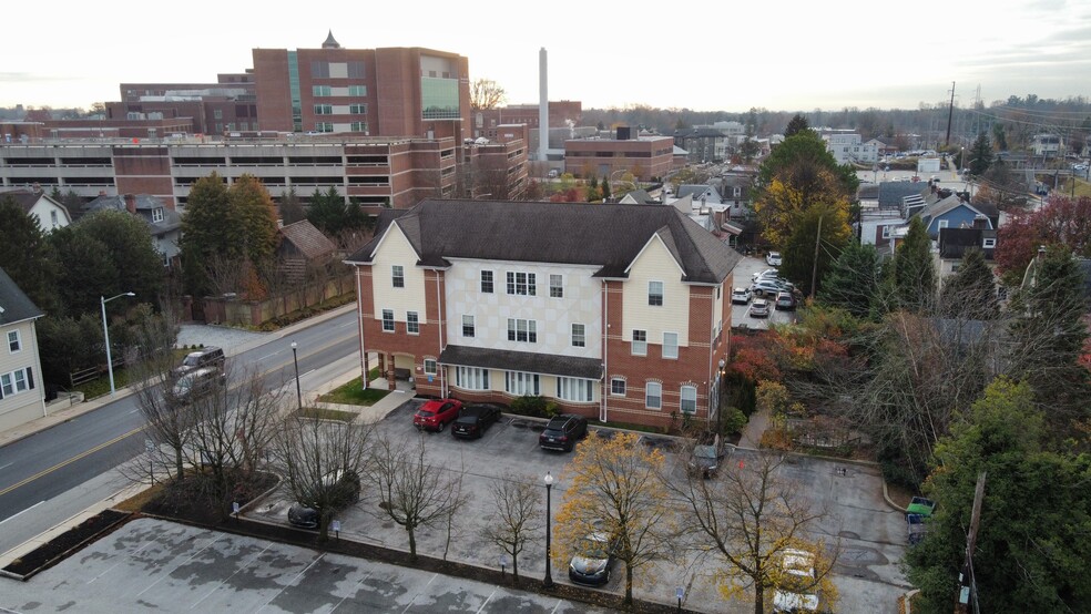 918 & 924 County Line Rd portfolio of 2 properties for sale on LoopNet.com - Building Photo - Image 3 of 13