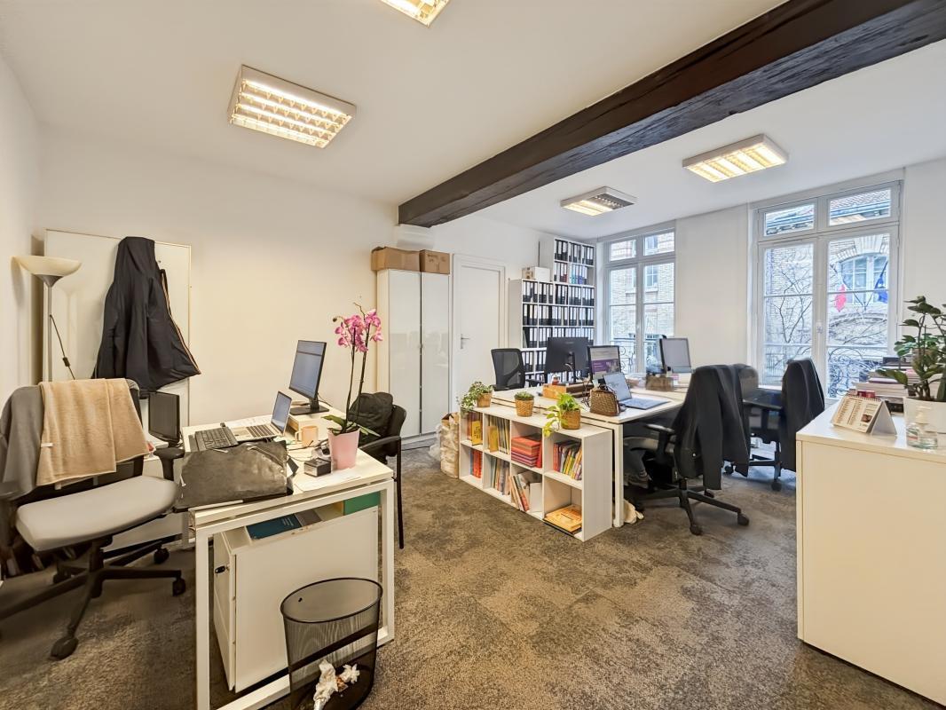Office in Paris for lease Building Photo- Image 1 of 9