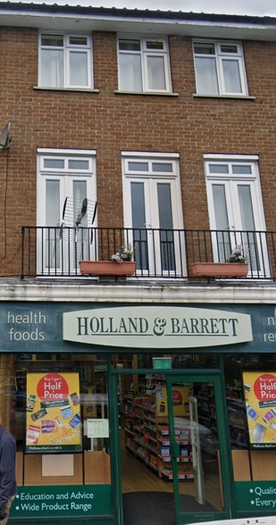 35 Oakdene Parade, Cobham for lease - Primary Photo - Image 1 of 1