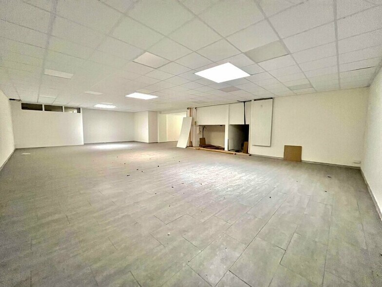 Retail in Cannes for lease - Building Photo - Image 2 of 6