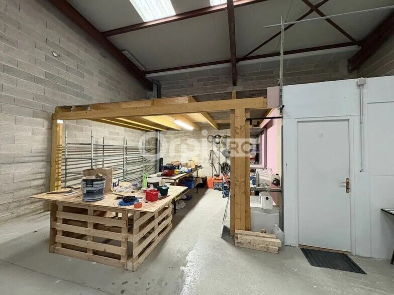 Industrial in Champfleury for lease - Interior Photo - Image 2 of 7