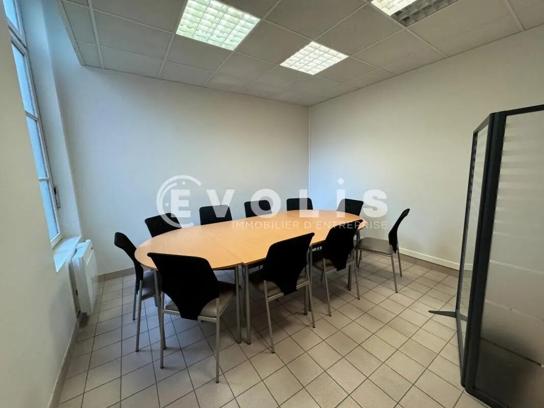 Office in Amiens for lease Interior Photo- Image 1 of 4