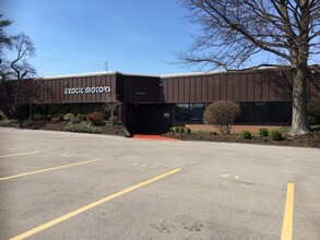 10640-10650 Gateway Blvd, Creve Coeur, MO for lease Building Photo- Image 1 of 3