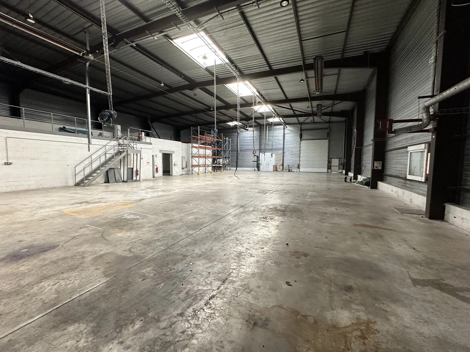 Industrial in Reims for lease Interior Photo- Image 1 of 5
