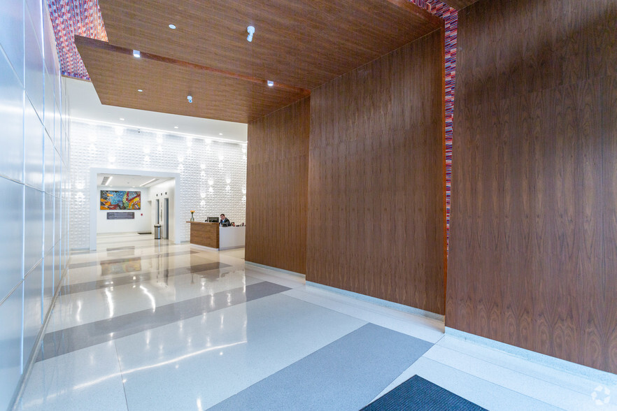 161 NW 6th St, Miami, FL for lease - Lobby - Image 2 of 13