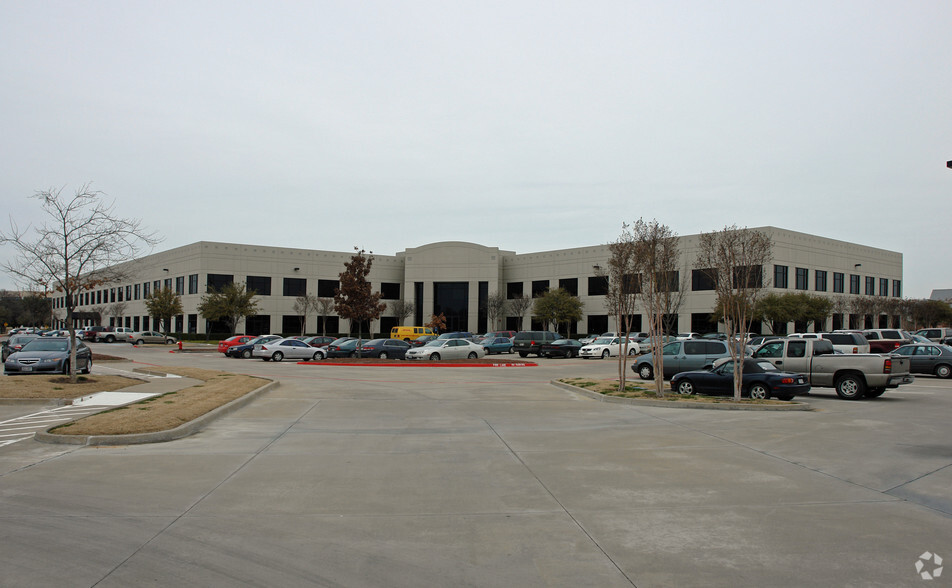 8700 Freeport Pkwy, Irving, TX for lease - Building Photo - Image 1 of 3