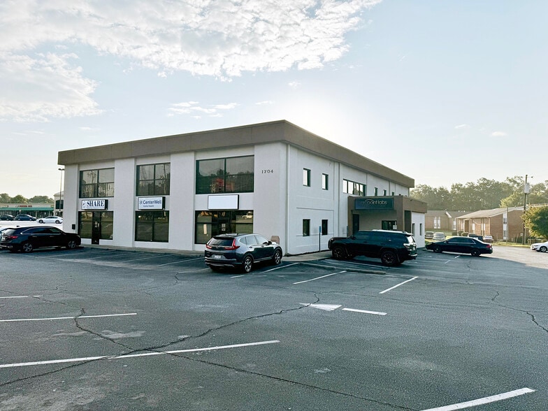 1704 E Greenville St, Anderson, SC for lease - Building Photo - Image 1 of 5