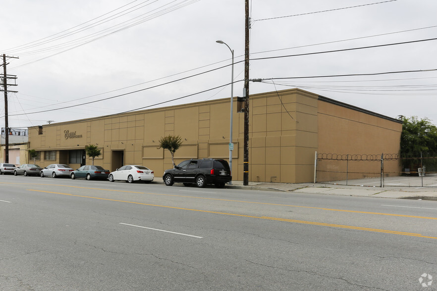 14845 Oxnard St, Van Nuys, CA for lease - Building Photo - Image 1 of 10