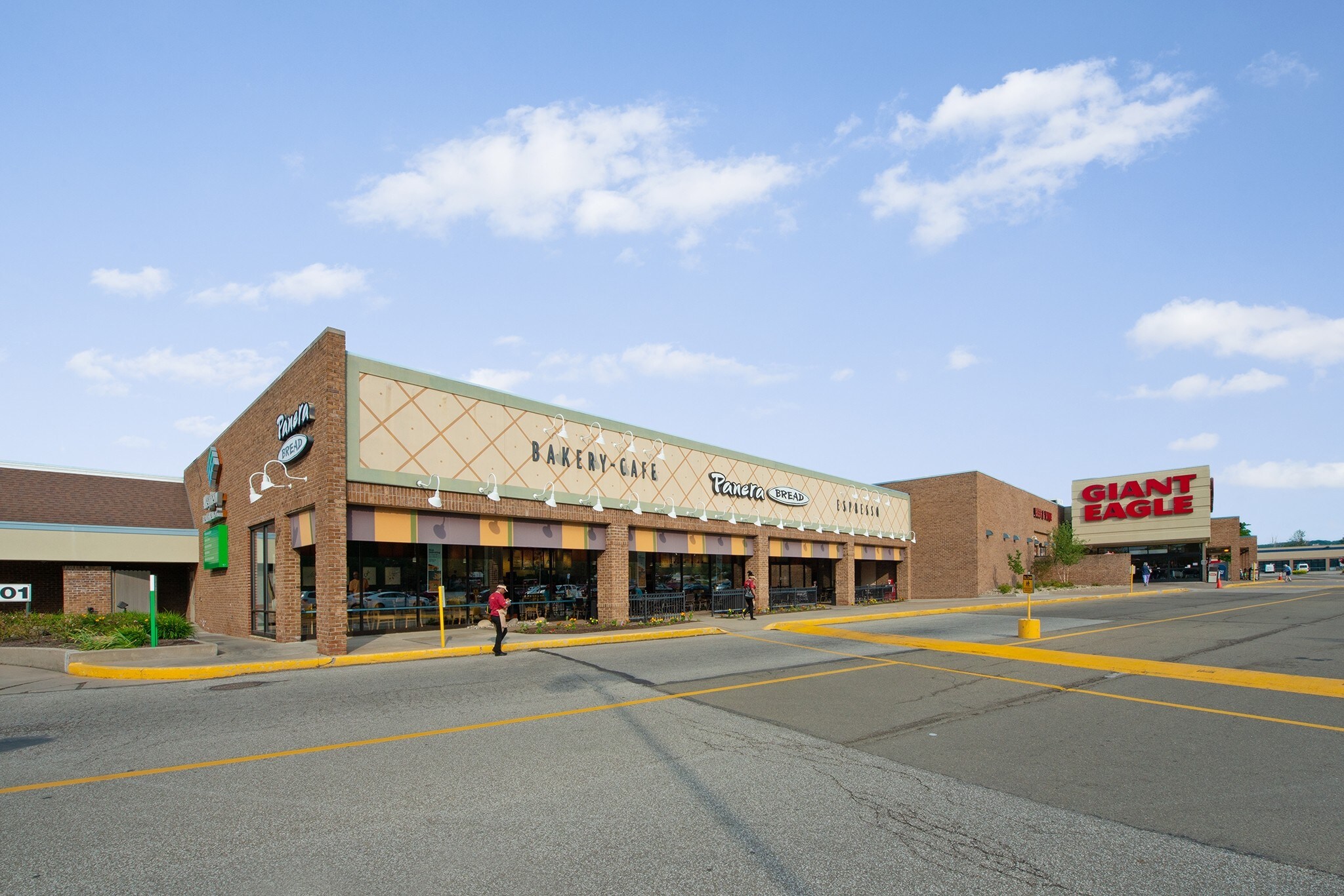 2525 W 12th St, Erie, PA 16505 Yorktown Centre