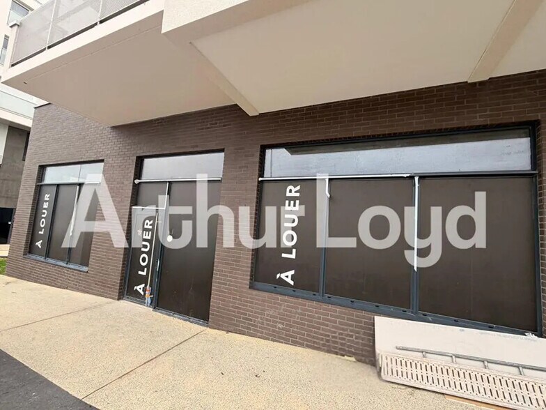 Office in Caen for lease - Building Photo - Image 3 of 13