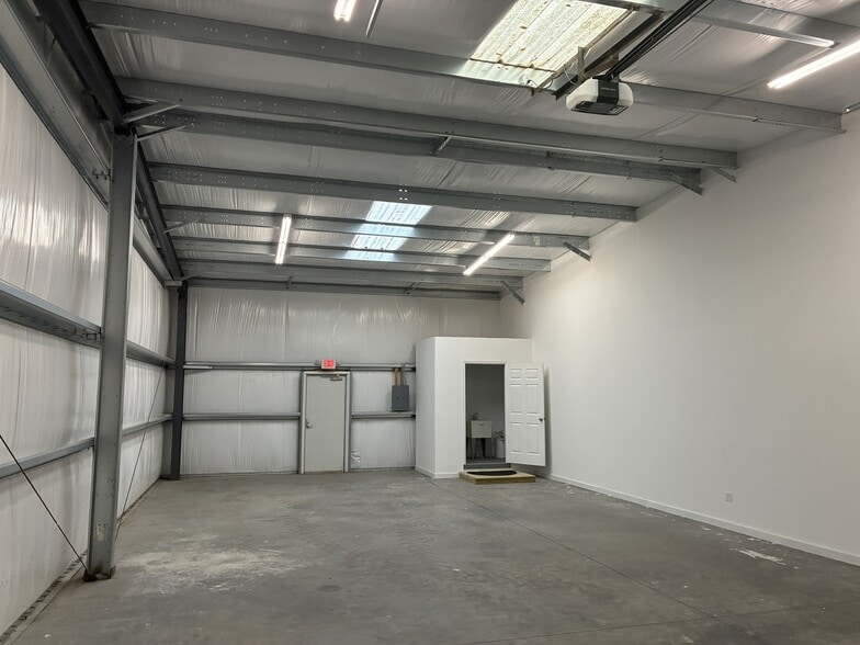 124 Marine Dr, Edenton, NC for lease - Interior Photo - Image 2 of 6