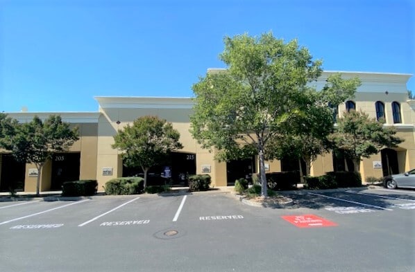 205-245 Foss Creek Cir, Healdsburg, CA for sale - Building Photo - Image 1 of 66