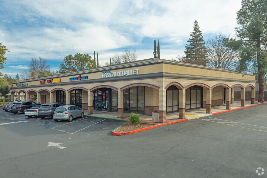 8700-8760 La Riviera Dr, Sacramento, CA for lease - Building Photo - Image 2 of 19