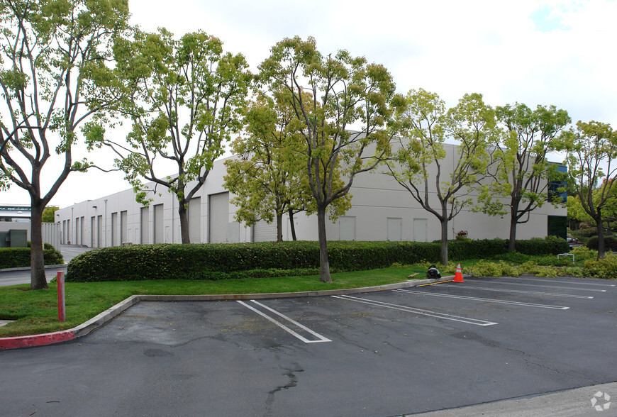 12675 Danielson Ct, Poway, CA for lease - Building Photo - Image 2 of 2