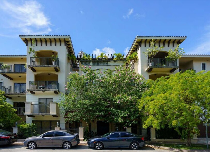 300 Majorca Ave, Coral Gables, FL for sale - Building Photo - Image 2 of 23