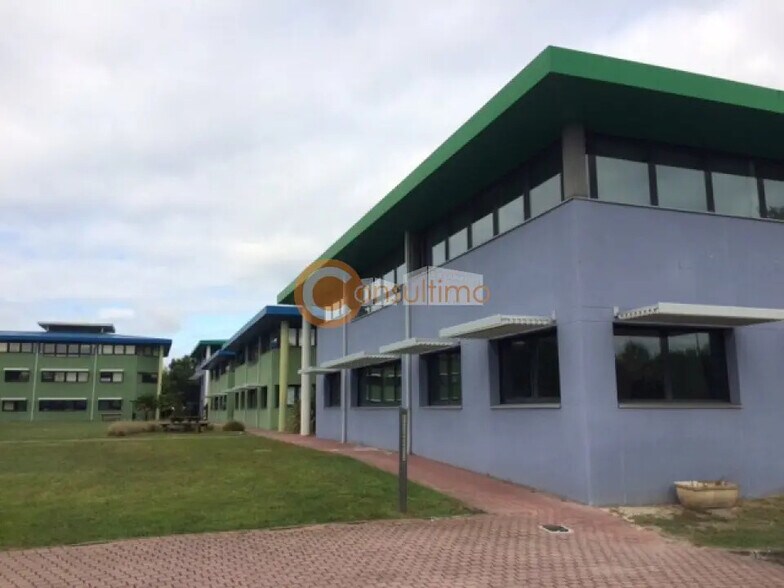 Office in Pessac for lease - Building Photo - Image 2 of 5