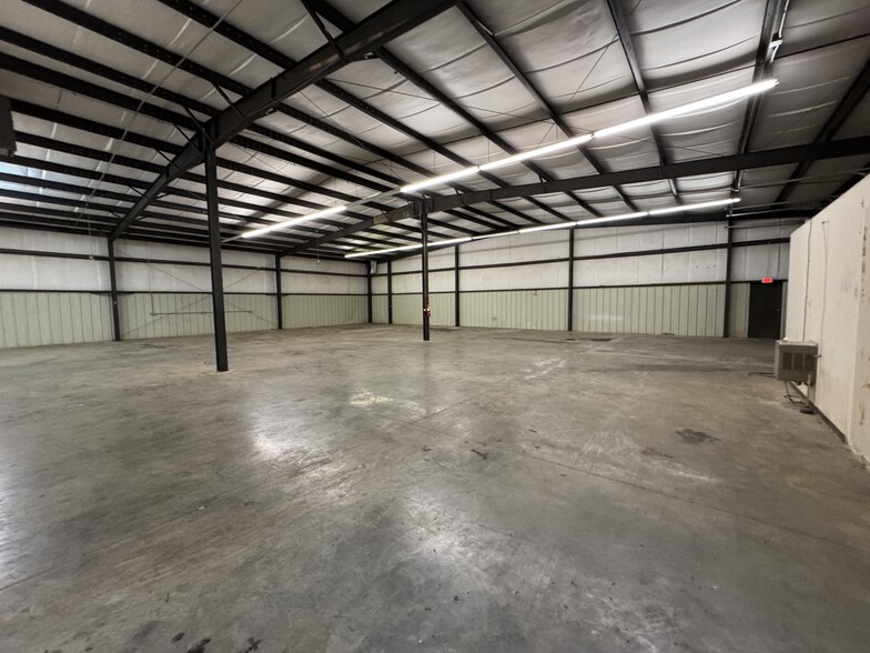 117 C Liberty Dr, Thomasville, NC for lease - Building Photo - Image 2 of 22