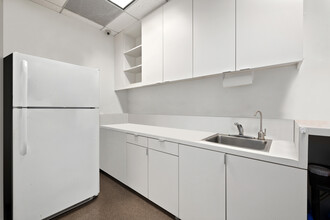 13949 Ventura Blvd, Sherman Oaks, CA for lease Interior Photo- Image 2 of 6