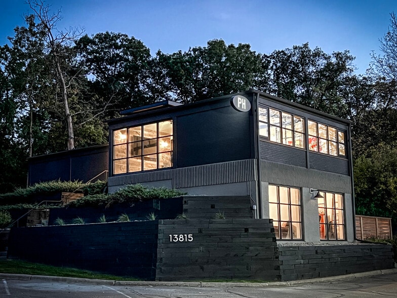 13815 Ridgedale Dr, Hopkins, MN for sale - Building Photo - Image 2 of 8