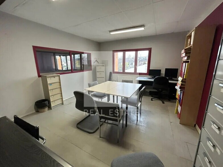 Office in Villefranche-sur-Saône for lease - Interior Photo - Image 2 of 10