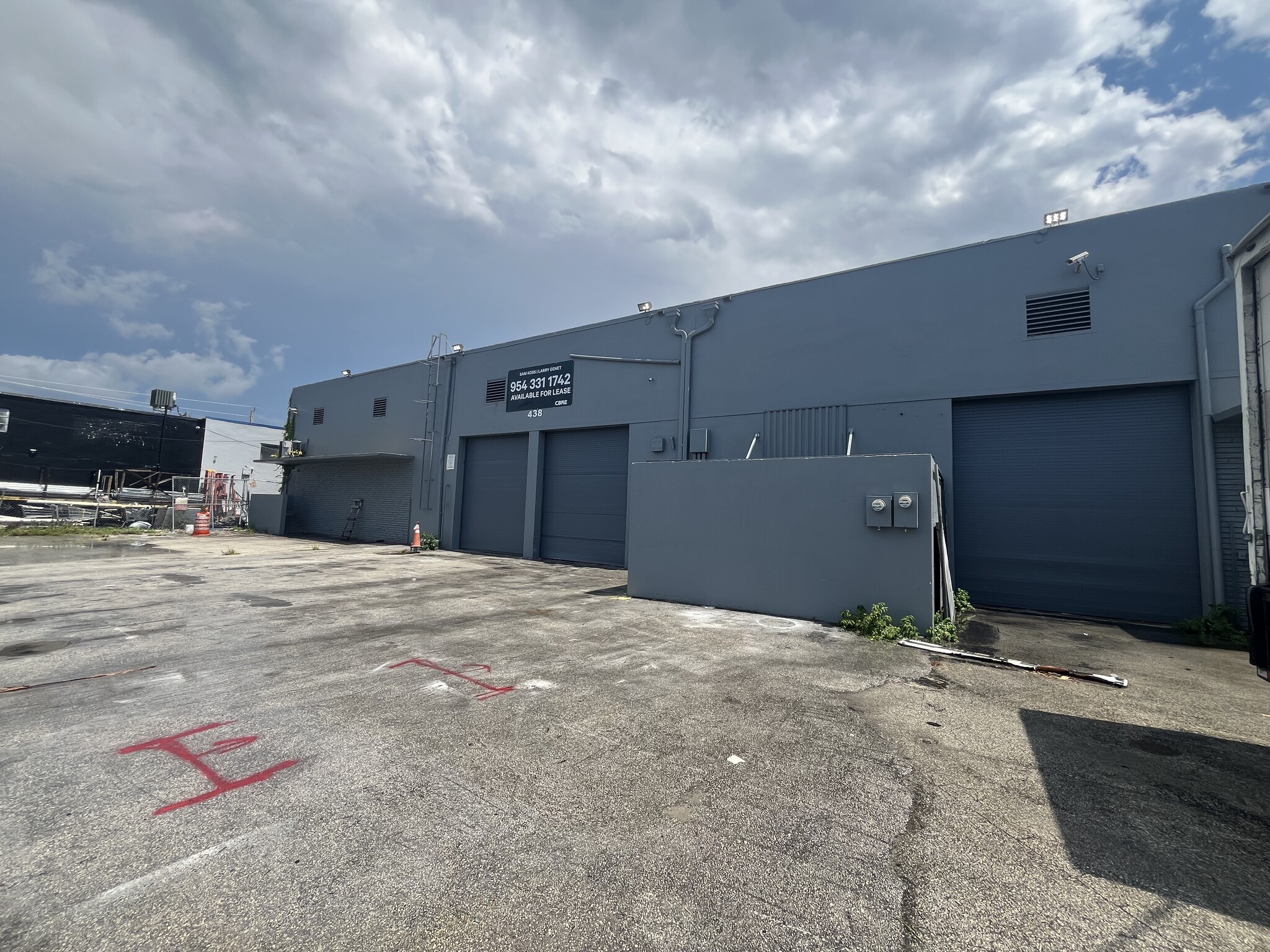 438 W 20th St, Hialeah, FL for lease Building Photo- Image 1 of 18