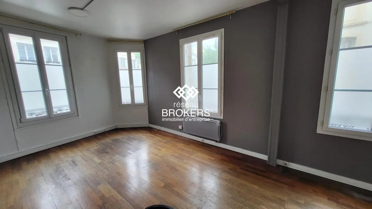 Retail in Le Havre for lease Interior Photo- Image 1 of 4