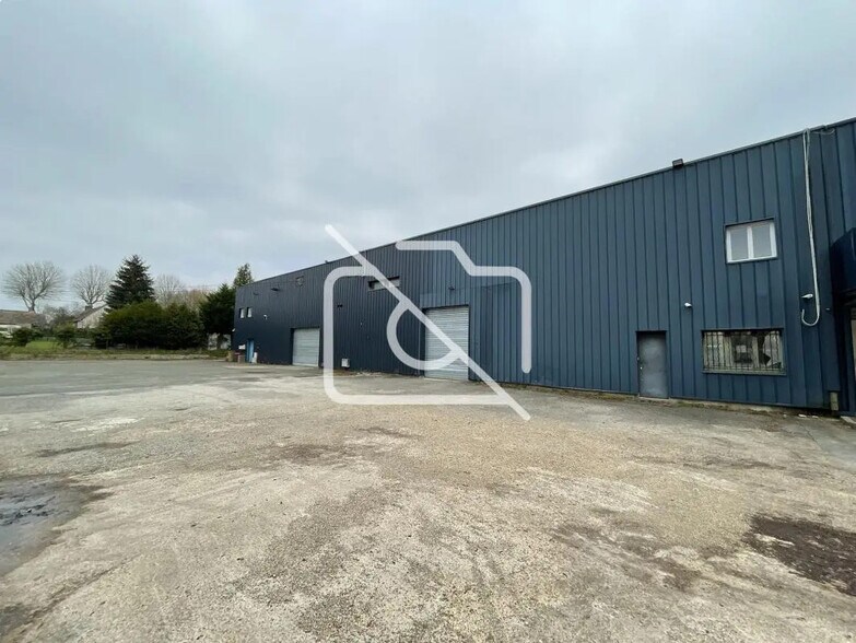 Industrial in Bazainville for lease - Building Photo - Image 1 of 4