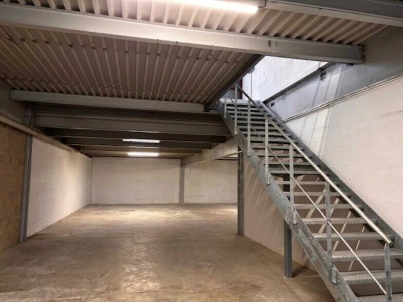 Flex in Neuilly-Plaisance for lease - Interior Photo - Image 3 of 11