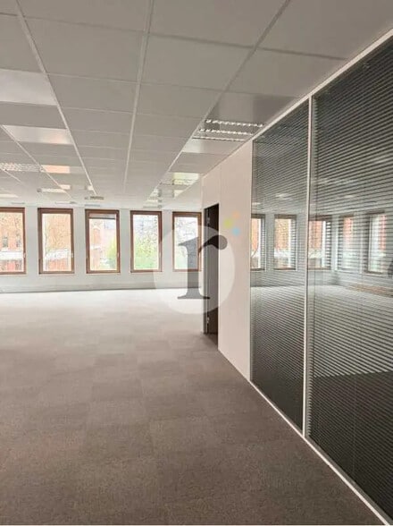 Office in Lille for lease - Interior Photo - Image 1 of 6