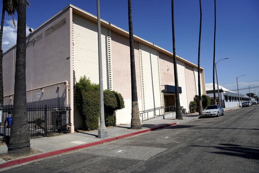 887 E 2nd St, Pomona, CA for lease - Building Photo - Image 3 of 10