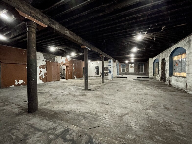 285 Second St, Troy, NY for lease - Interior Photo - Image 1 of 8