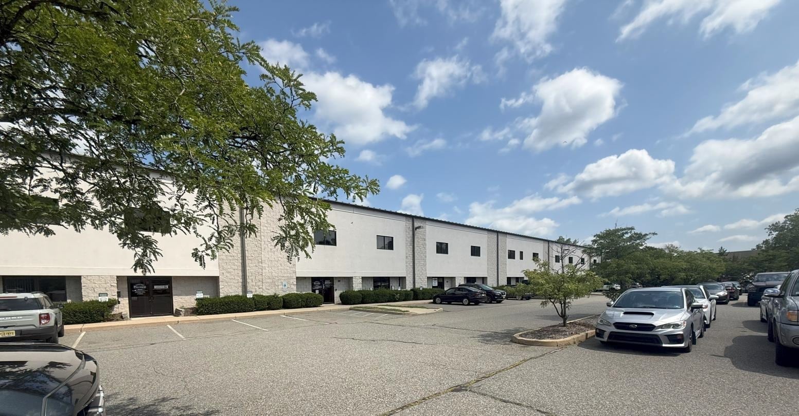 220 West Parkway, Pompton Plains, NJ for lease Building Photo- Image 1 of 13