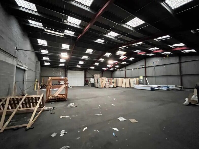 Office in La Bassée for lease - Interior Photo - Image 1 of 3