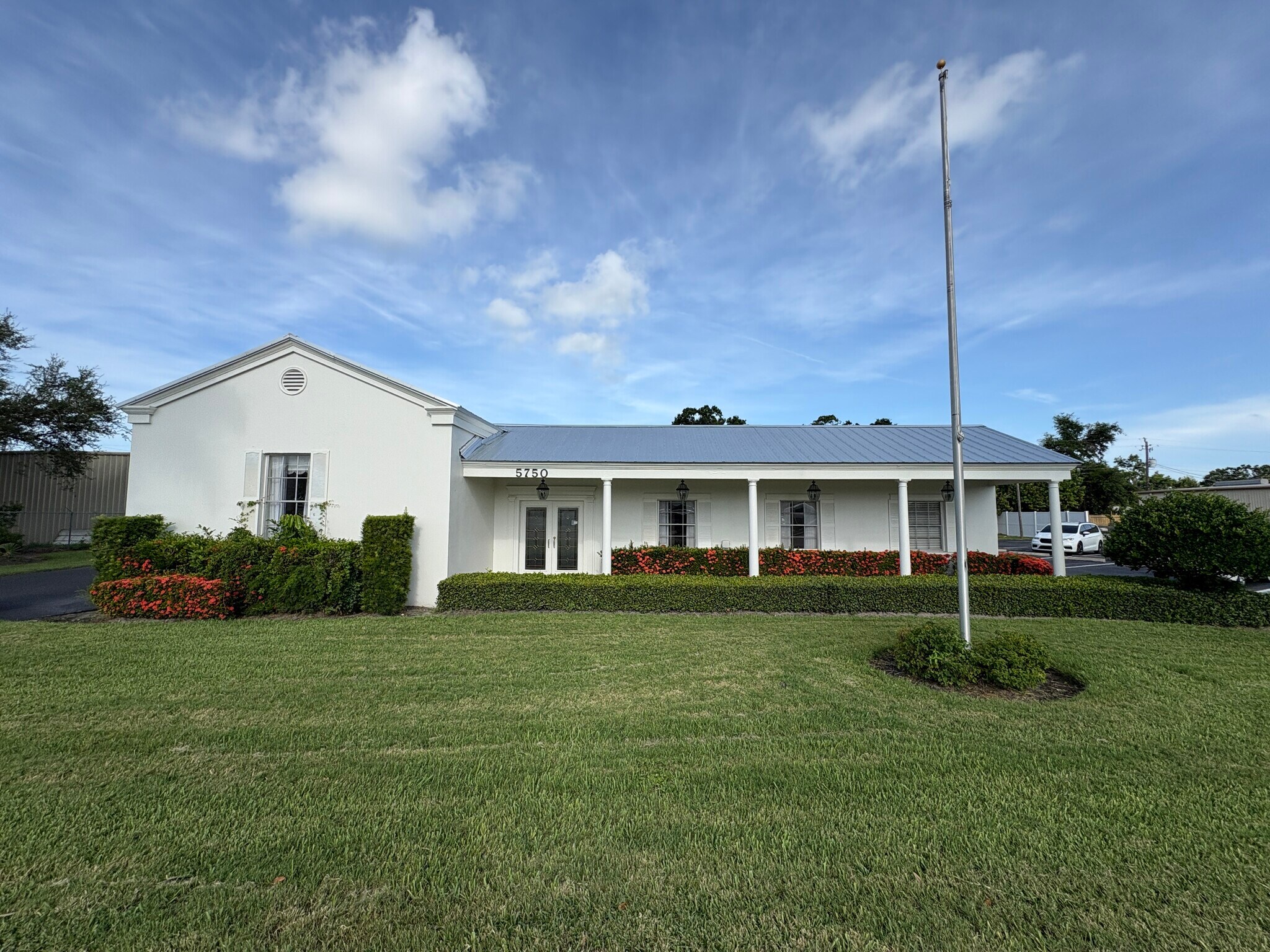 5750 Swift Rd, Sarasota, FL for sale Building Photo- Image 1 of 28