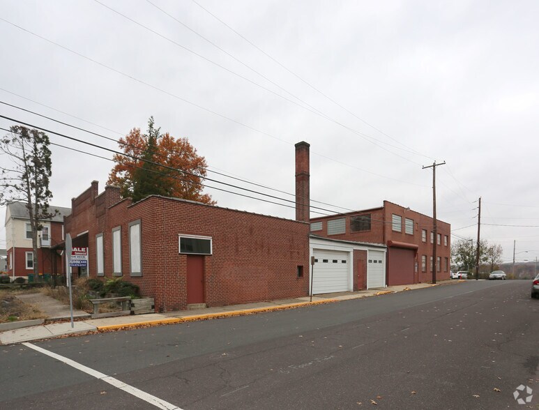 800 Main St, Red Hill, PA 18076