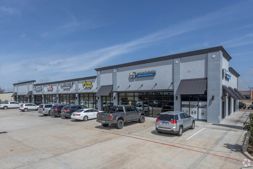 7407 Spencer Hwy, Pasadena, TX for lease - Building Photo - Image 1 of 7