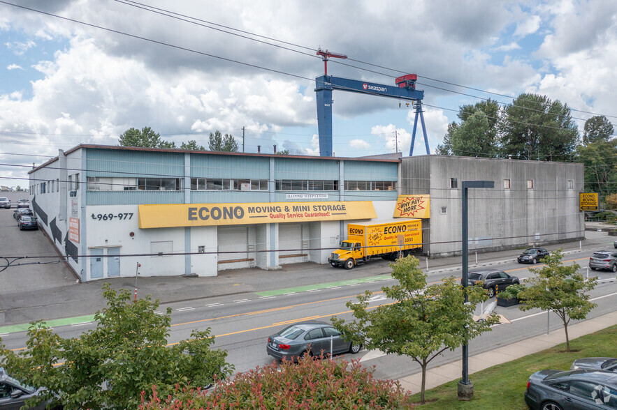 977 1st St W, North Vancouver, BC for lease - Primary Photo - Image 1 of 4