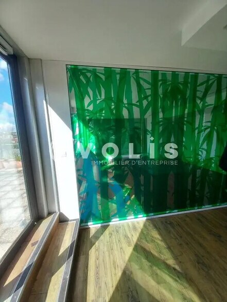 Office in Malakoff for lease - Building Photo - Image 2 of 15