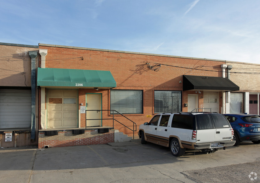 2204-2206 Irving Blvd, Dallas, TX for lease - Primary Photo - Image 1 of 6