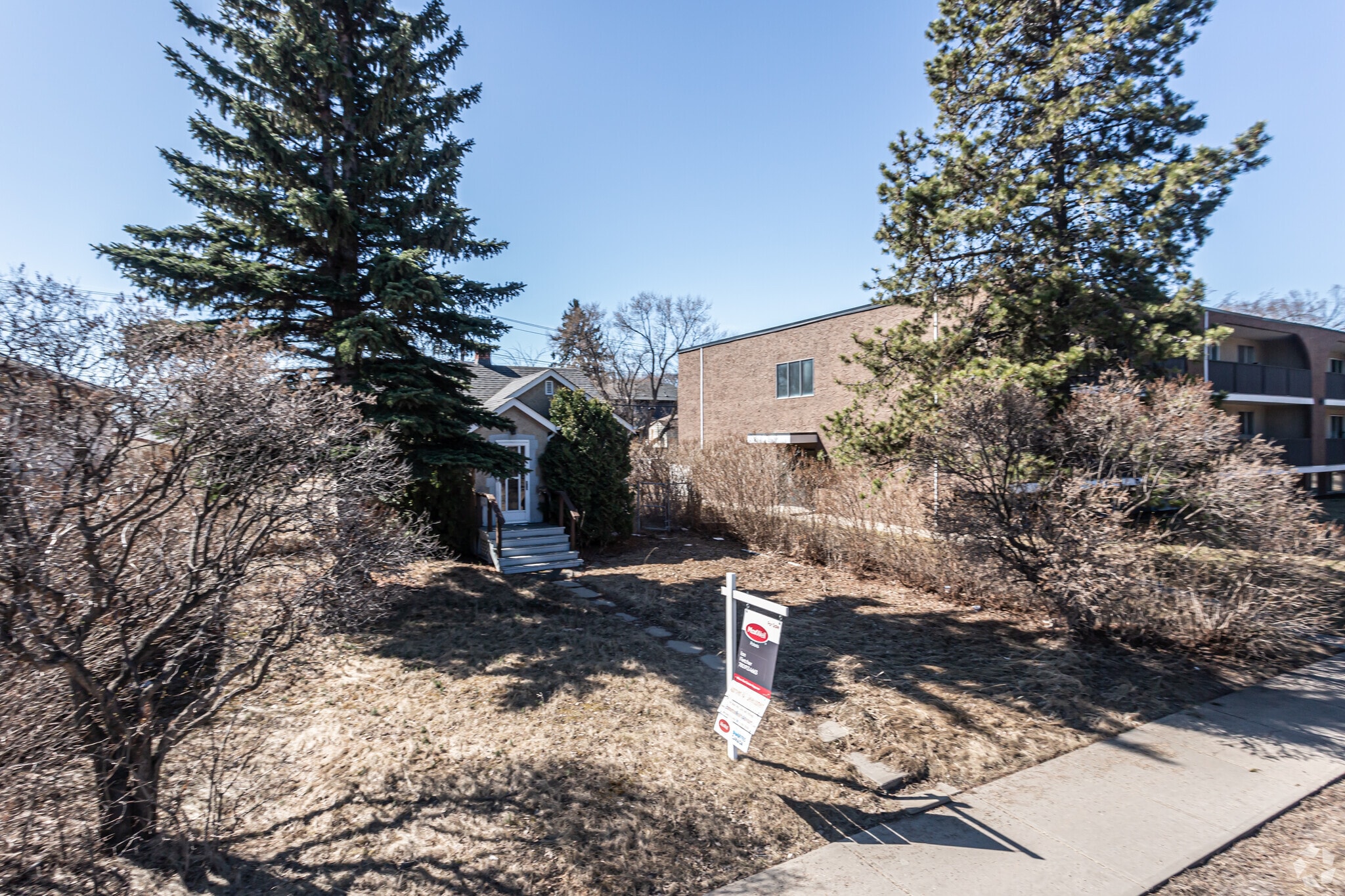7713 101 Ave NW, Edmonton, AB for sale Primary Photo- Image 1 of 1