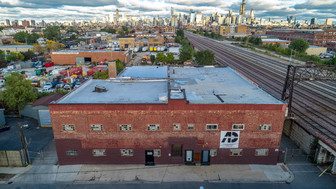 401 N Leavitt St, Chicago IL - Parking Garage