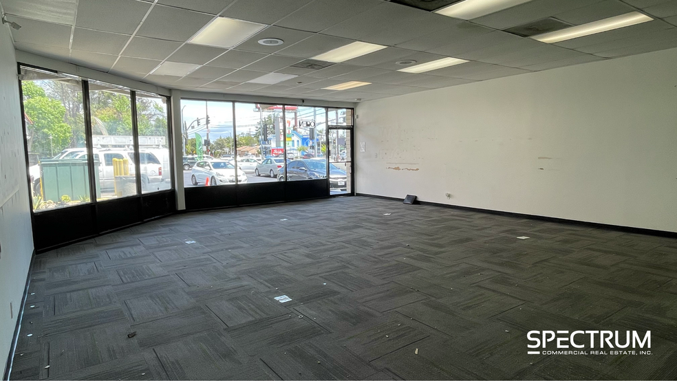 18501 Victory Blvd, Reseda, CA for lease - Interior Photo - Image 3 of 6