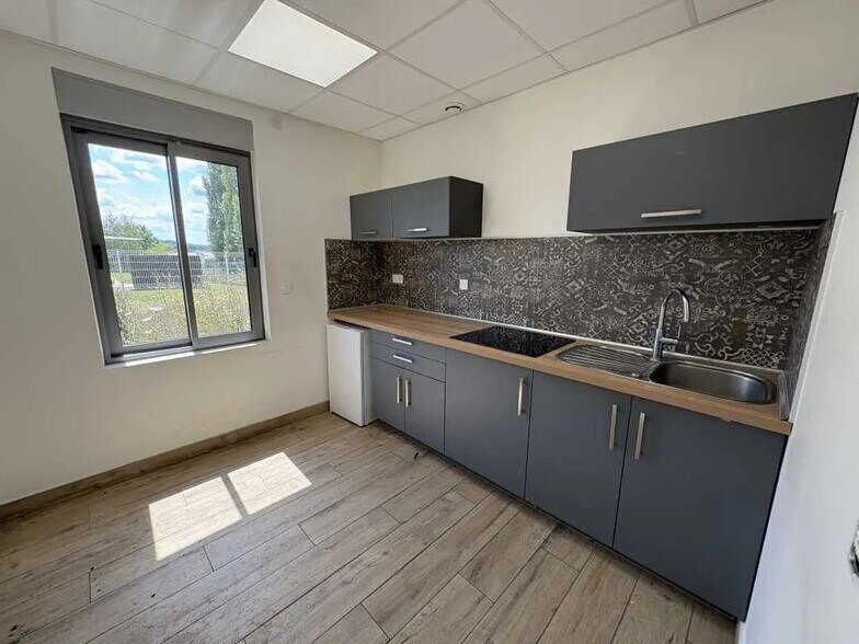 Office in Breuil-le-Sec for lease - Interior Photo - Image 3 of 8