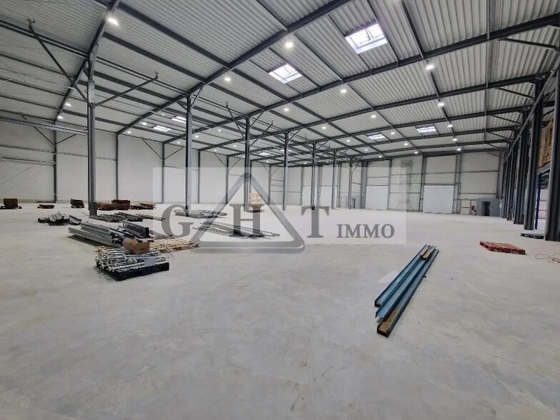 Industrial in Saint-Pathus for sale - Interior Photo - Image 2 of 9