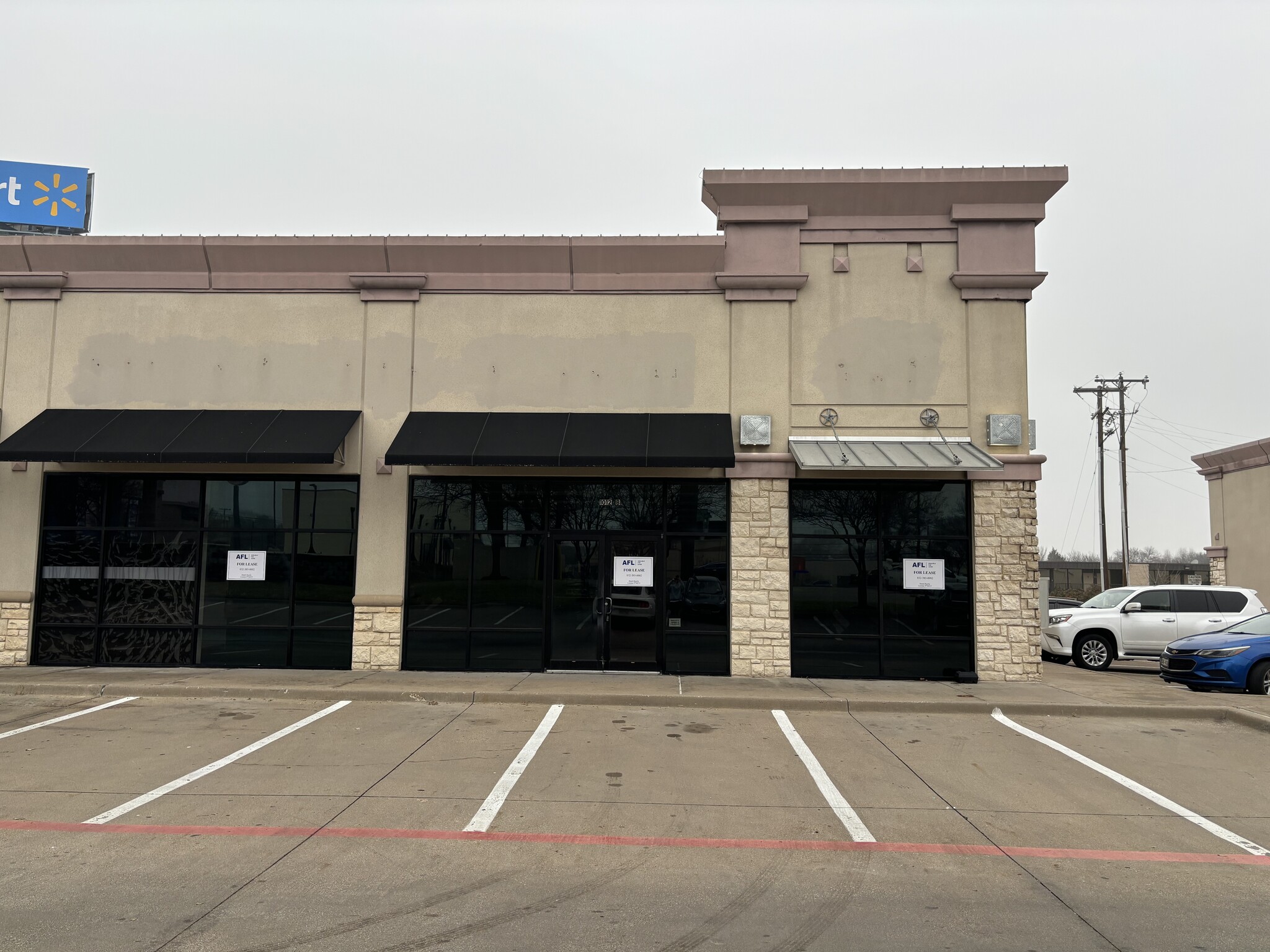 1012 E Ennis Ave, Ennis, TX for lease Building Photo- Image 1 of 17