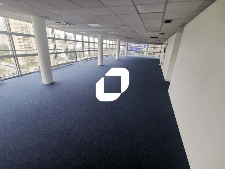 Office in Créteil for lease - Interior Photo - Image 2 of 20