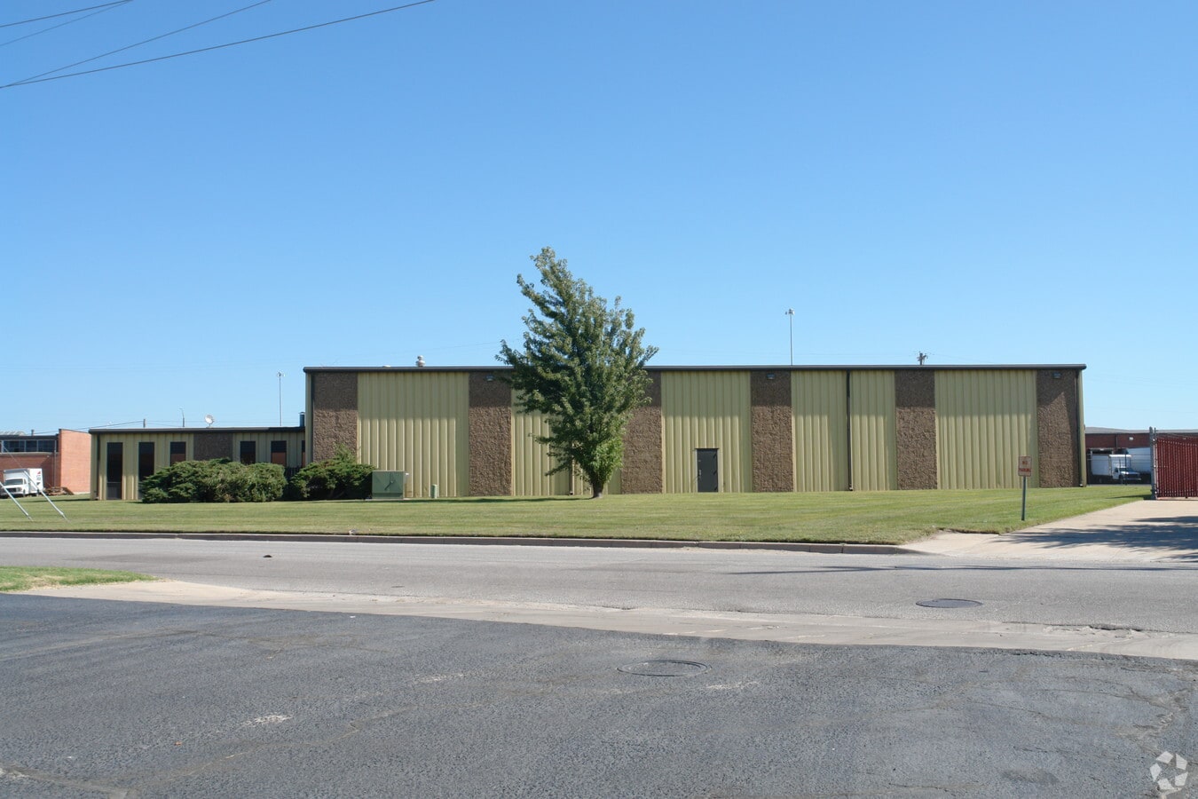 2909 S Spruce St, Wichita, KS 67216