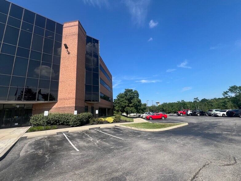 2670 Chancellor Dr, Crestview Hills, KY for lease - Building Photo - Image 3 of 30