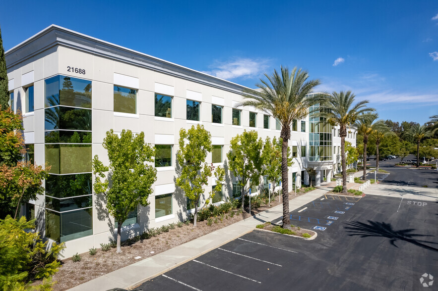 21688 Gateway Center Dr, Diamond Bar, CA for lease - Primary Photo - Image 1 of 25